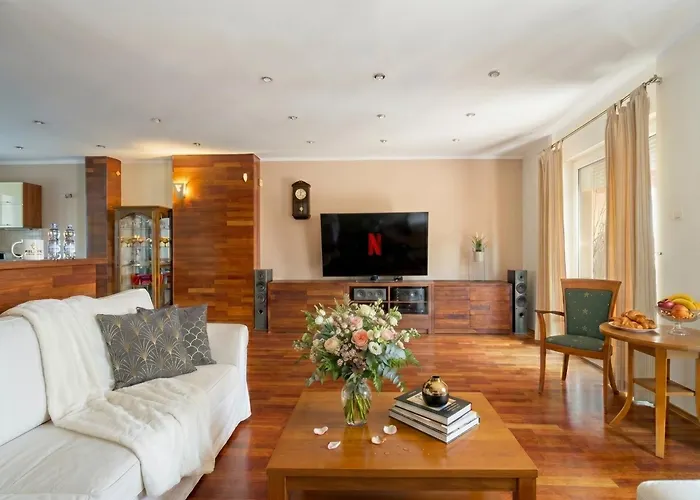 Urban Spa House Jacuzzi, Sauna, Taras & Grill ! No Parties